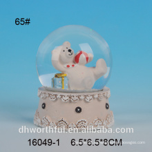 Cutely resina presente oso globo de agua de nieve